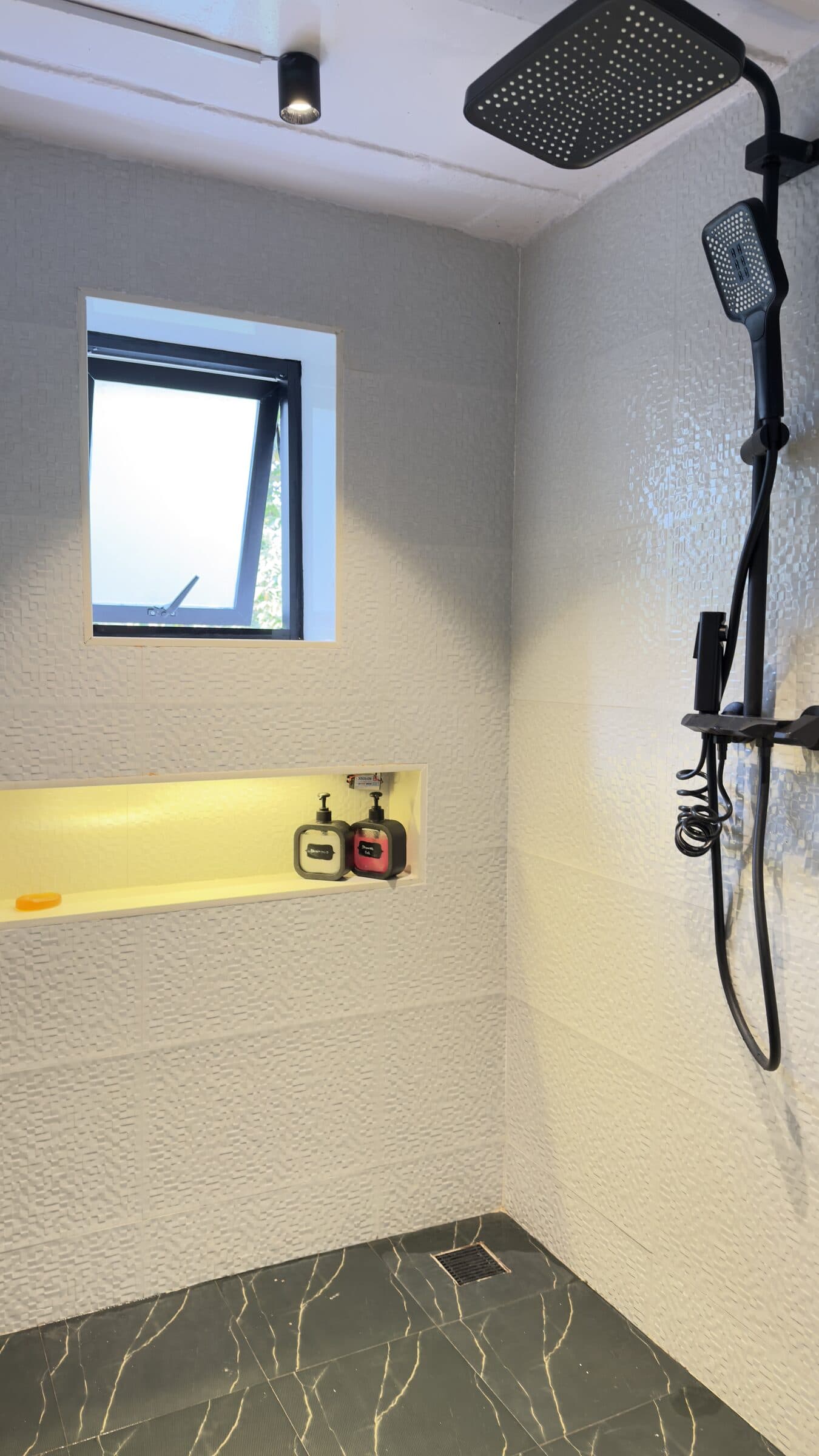 Clean & Modern Bathroom — view 1
